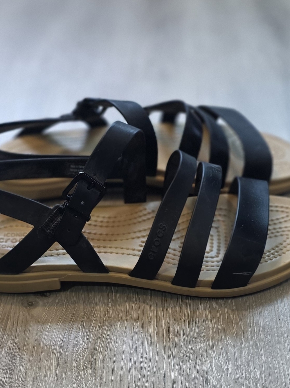 Crocs Tulum Strappy Sandal Womens 8 Black Tan Adjustable Buckle Flat Sand - Picture 3 of 6